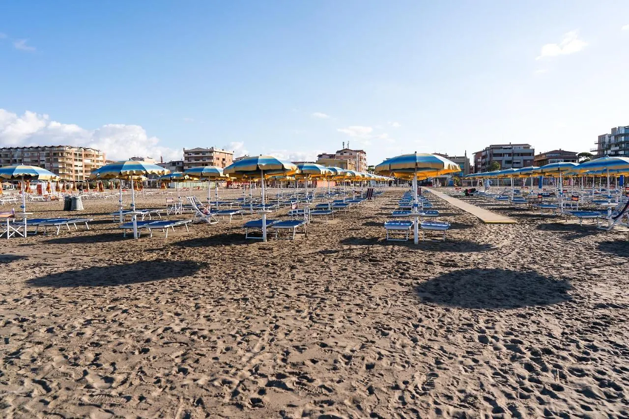 Lola Piccolo Hotel E Appartamenti Marina di Grosseto 4*,  Italien