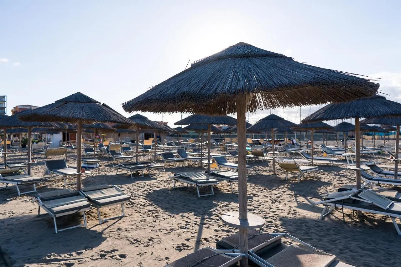 Lola Piccolo Hotel E Appartamenti Marina di Grosseto