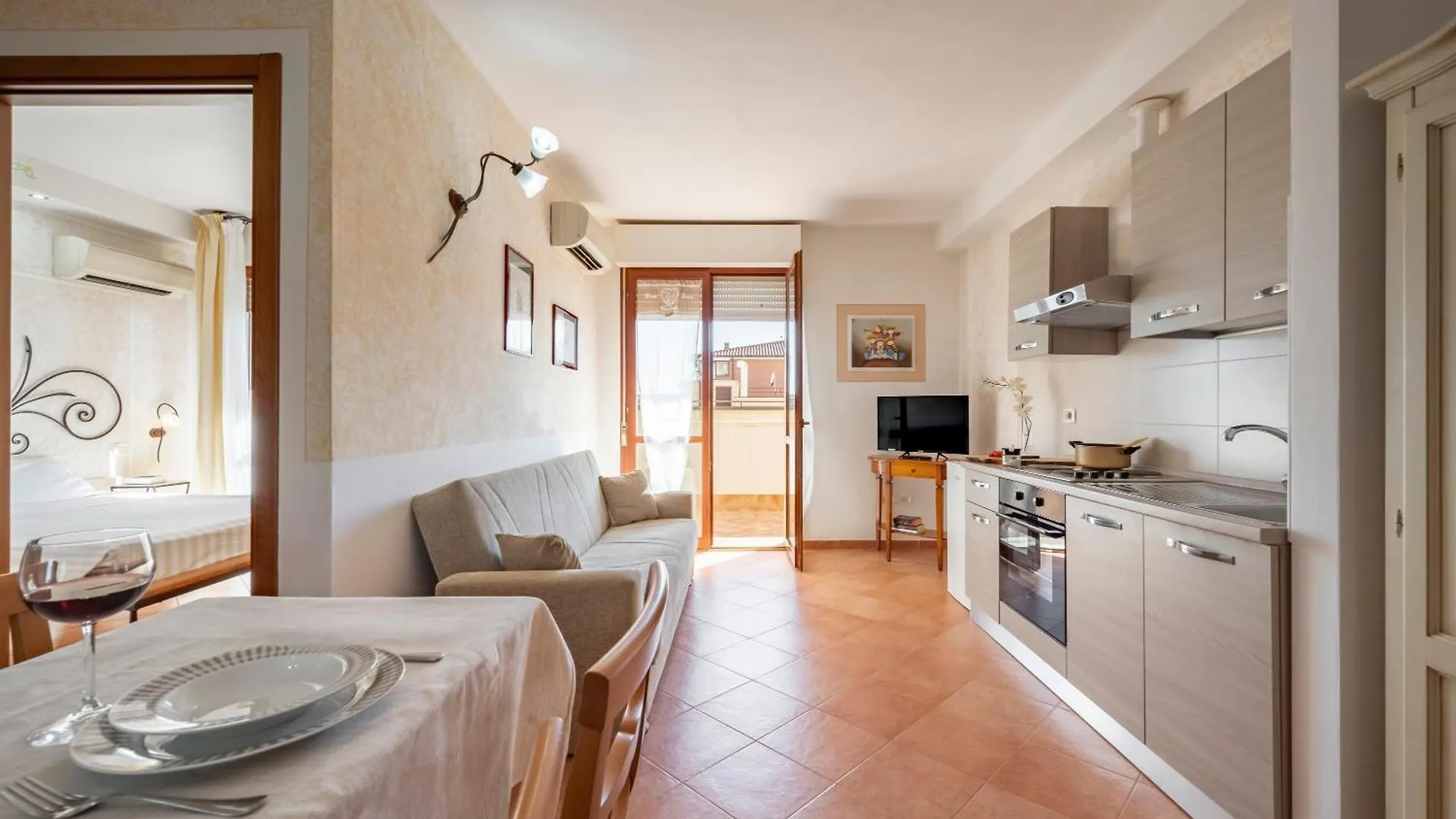 Lola Piccolo Hotel E Appartamenti Marina di Grosseto 4*,  Italien