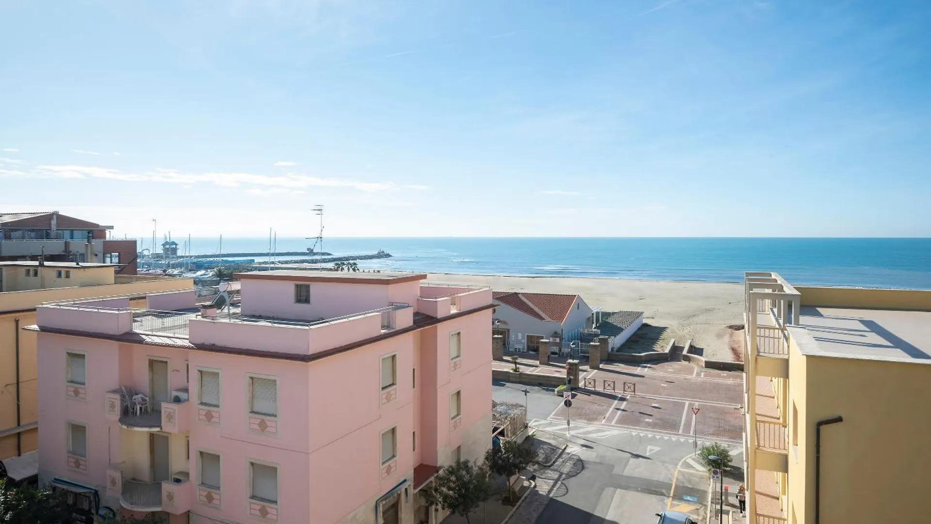 Lola Piccolo Hotel E Appartamenti Marina di Grosseto 4*,  Italien