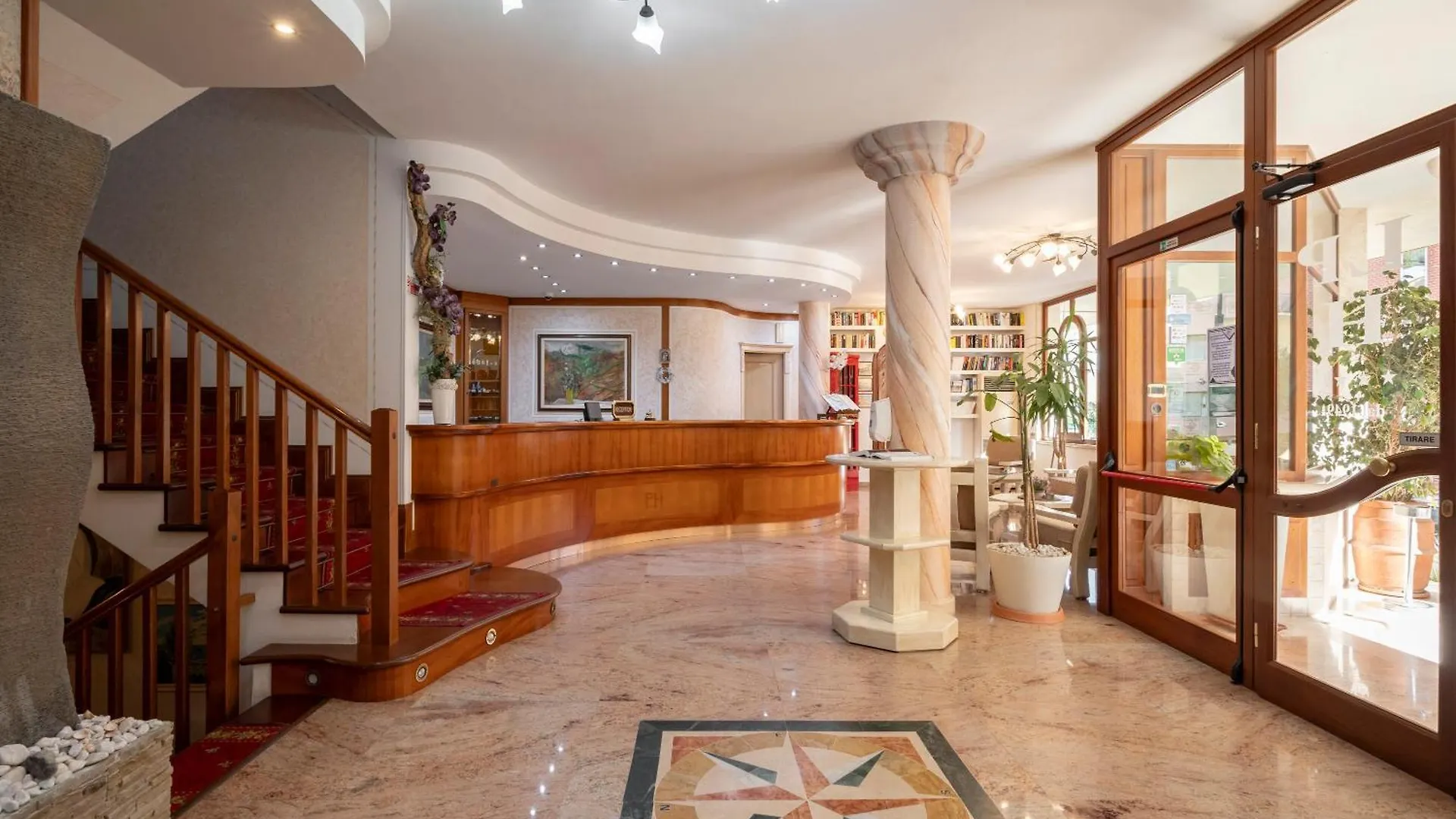 Lola Piccolo Hotel E Appartamenti Marina di Grosseto
